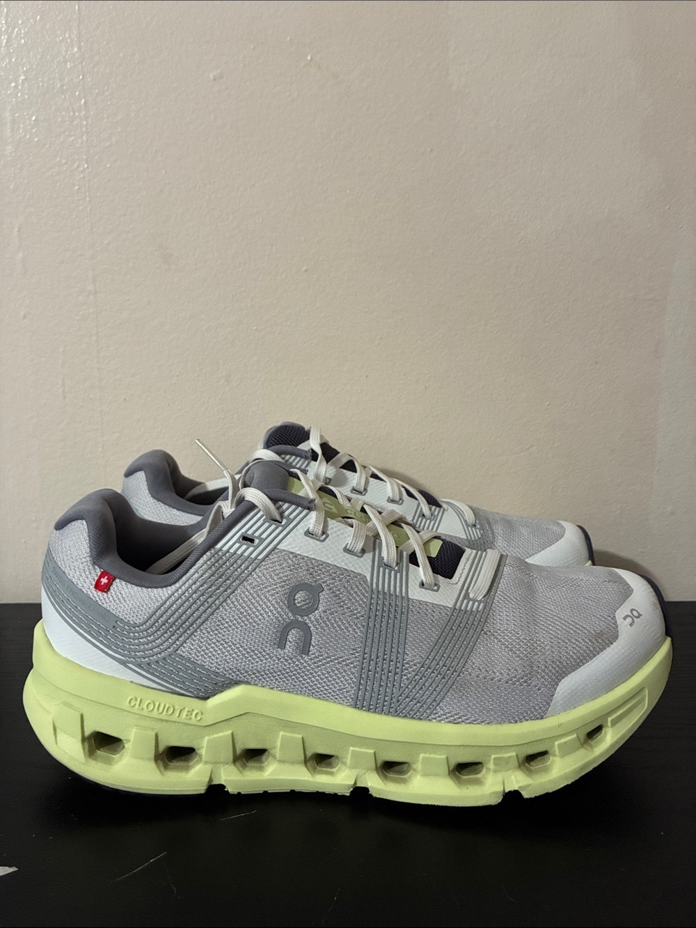 On Cloudgo road-running shoe in the Frost/Hay colorway size 9W